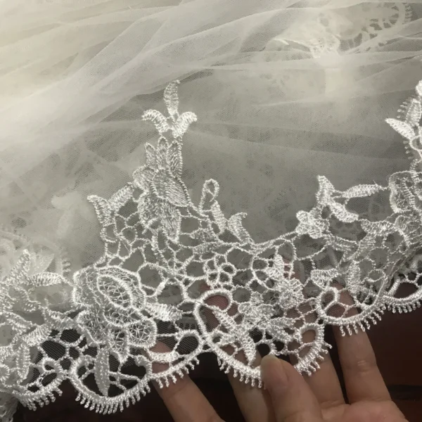 Ivory Bridal Veils Lace Applique Edge Wedding Veils Bridal Accessories Chapel With Comb - Image 2