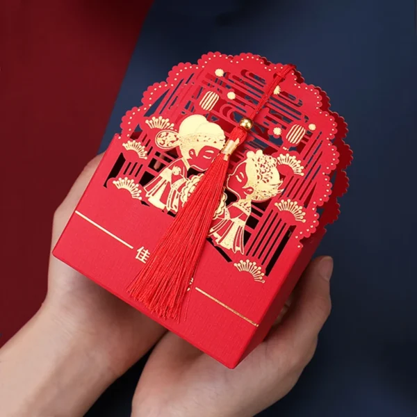 50pcs Big Red Chinese Wedding Candy Box with Tassels Traditional Engagement Decor Gift Box Bride and Groom Wedding Favor Boxes