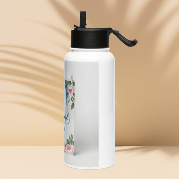 Stainless steel water bottle with a straw lid - Image 3